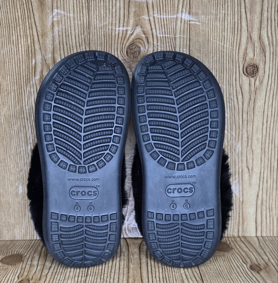 CROCS Furever Crush Glitter Black Fur Lined Clogs Size 6 - Picture 7 of 9